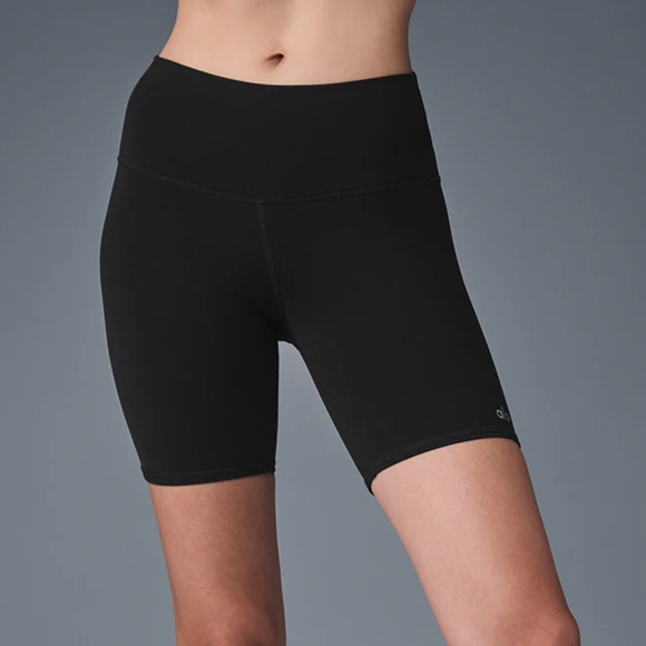 ALO Yoga Pants - Alo Yoga 7" High-Waist Biker Short in Black AirBrush (Size XS)